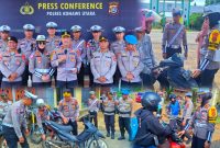 Kapolres Konawe Utara AKBP Priyo Utomo, S.H., S.I.K didampingi Kasat Lantas Iptu Debby Aulia, S.Tr.K., M.M pimpin Press release hasil operasi patuh anoa 2024 wilayah hukum Polres Konawe utara, Sabtu (27/07/2024).