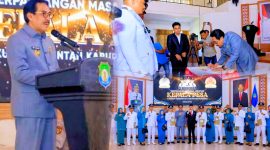 Penjabat Bupati Bombana, Drs. Edy Suharmanto, M.Si, resmi mengukuhkan dan perpanjang masa jabatan 121 Kepala Desa. 