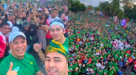 Puluhan ribu peserta Sultra Run IKA UMI 2024 membludak padati Eks MTQ Kendari. Minggu, (28/07/2024). 