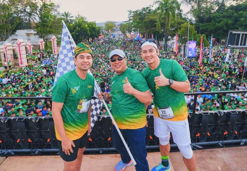 Lautan Manusia Menyelimuti Kegiatan Sultra Run Bersama Ruksamin dan Raffi Ahmad. Minggu, (28/07/2024).