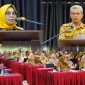 Kepala BKD Sultra, Dra. Hj Zanuriah., M. Si, (kiri) membuka kegiatan Sosialisasi dua peraturan KemenPAN-RB dan BKN di Hotel Kubha 9. Selasa, (30-31 Juli 2024)
