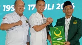 H. Ikbar didampingi Ketua DPW PBB Sultra, H. Ruksamin menerima secara resmi B1KWK oleh Pj Ketua Umum DPP PBB, Dr. Fahri Bachdim, SH., MH pada acara Milad ke-26 PBB, berlangsung di salah satu hotel di Jakarta, Sabtu (03/08/2024).