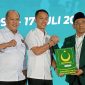 H. Ikbar didampingi Ketua DPW PBB Sultra, H. Ruksamin menerima secara resmi B1KWK oleh Pj Ketua Umum DPP PBB, Dr. Fahri Bachdim, SH., MH pada acara Milad ke-26 PBB, berlangsung di salah satu hotel di Jakarta, Sabtu (03/08/2024).