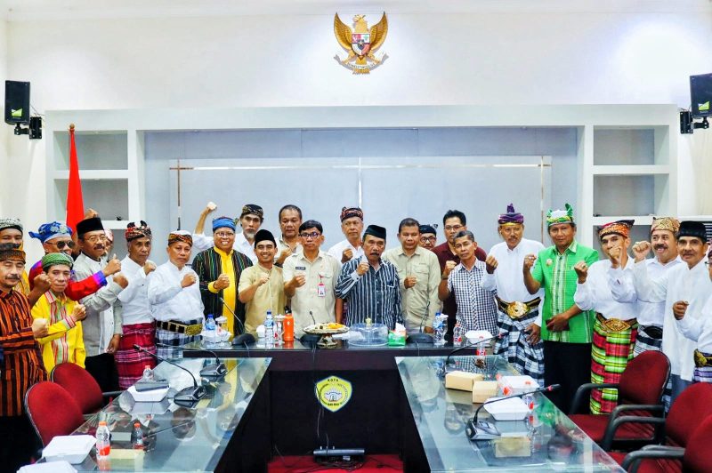 Dualisme Kesultanan Buton sepakat bersatu di aula lantai dua kantor Wali Kota Baubau Palagimata Sabtu (3/8/2024). 