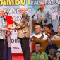 Kabinda Sultra yang lama Brigjen TNI R Toto Oktaviana didampingi istri dalam suasana pisah sambut kepada Kolonel Inf Saripuddin. Pj Gubernur Komjen Pol (P) Andap Budhi Revianto diwakili Sekda Sultra H Asrun Lio, Jumat (2/8/2024), bertempat di Rujab Gubernur Sultra.
