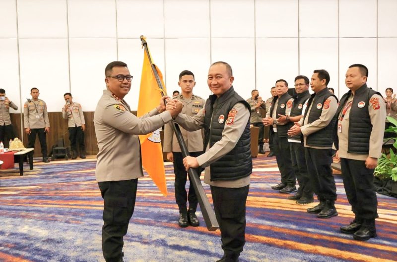 Irjen Pol Dwi Irianto resmi mengukuhkan pengurus Komite Olahraga Polri Polda Sultra. Rabu, (07/08/2024).