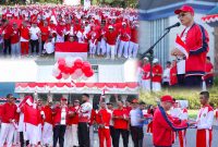 Sekda Sultra, Drs. H. Asrun Lio, M.Hum., Ph.D, melaunching gerakan pembagian bendera di 17 Kabupaten/Kota Sulawesi Tenggara, dilaksanakan di Lapangan Upacara Kantor Gubernur Sultra, Jumat (09/08/2024).