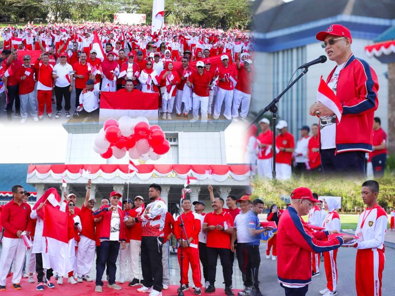 Sekda Sultra, Drs. H. Asrun Lio, M.Hum., Ph.D, melaunching gerakan pembagian bendera di 17 Kabupaten/Kota Sulawesi Tenggara, dilaksanakan di Lapangan Upacara Kantor Gubernur Sultra, Jumat (09/08/2024).