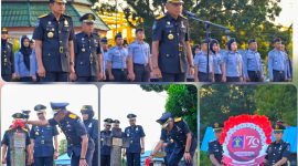 Kanwil Kemenkumham Sultra, Silvester Sili Laba, memimpin Upacara Tabur Bunga di Taman Makam Pahlawan Watubangga Kota Kendari. Jum'at, (09/8/2024).