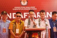 Paslon Bupati dan Wakil Bupati Konawe Utara, H. Ikbar, SH., MH, dan H. Abuhaera, S.Sos., M.Si, melakukan Konferensi Pers usai resmi melakukan pendaftaran di KPU Konawe Utara. Rabu, (28/08/2024).