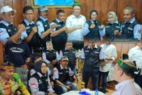 Ketua Komp Adeksi Sultra, Wa Ode Rinaliah, S. Sos, audiens dengan pasangan calon Gubernur Sultra H. Ruksamin. 
