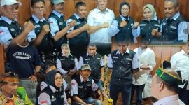Ketua Komp Adeksi Sultra, Wa Ode Rinaliah, S. Sos, audiens dengan pasangan calon Gubernur Sultra H. Ruksamin. 
