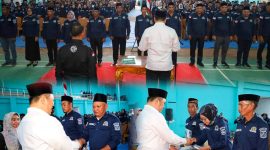 Bupati Konawe Utara, H. Ruksamin memperpanjang masa jabatan Keanggotaan BPD Se Konawe Utara di Gedung Olah Raga. Kamis, (05/09/2024).