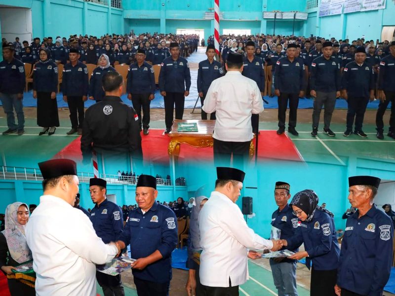 Bupati Konawe Utara, H. Ruksamin memperpanjang masa jabatan Keanggotaan BPD Se Konawe Utara di Gedung Olah Raga. Kamis, (05/09/2024).
