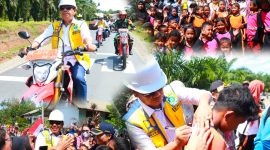 Kunjungan Bupati Simalungun, Radiapoh Hasiholan Sinaga, SH., MH, dengan mengendarai motor trail melintasi Kecamatan Silou Kahean, Kabupaten Simalungun, disambut hangat masyarakat. Jumat (06/09/2024).