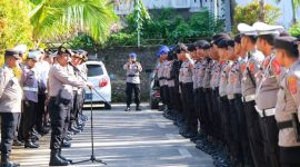 Puluhan Personel Polda Sultra Back Up berlangsungnya Tablig Akbar Ustadz Dr. H. Das’ad Latif, S.Sos., S.Ag., M.Si., Ph.D, di Hotel Azizah Syariah Kendari, Senin (09/09/2024).