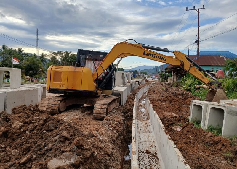 Pembangunan trotoar dan drainase di Kelurahan Wanggudu dan Kelurahan Andowia, Kabupaten Konawe Utara (Konut) mencapai 70 persen perampungan ditargetkan tuntas bulan Desember 2024.