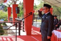 Drs. La Ode Saifuddin, M.Si, pimpin upacara peringatan hari sumpah pemuda ke-96 tahun 2024 tingkat Konawe Utara. Senin, (28/10/2024).