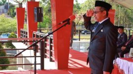 Drs. La Ode Saifuddin, M.Si, pimpin upacara peringatan hari sumpah pemuda ke-96 tahun 2024 tingkat Konawe Utara. Senin, (28/10/2024).