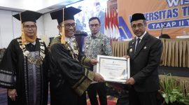 Drs. La Ode Saifuddin, M.Si, hadiri Wisuda Tahap II Tahun 2024 Universitas Terbuka (UT) Kendari pada Kamis, 31 Oktober 2024.