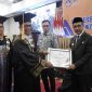 Drs. La Ode Saifuddin, M.Si, hadiri Wisuda Tahap II Tahun 2024 Universitas Terbuka (UT) Kendari pada Kamis, 31 Oktober 2024.
