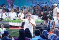 Ketua DPC PBB Konut, Herman Sewani menyampaikan orasi politiknya mengajak masyarakat konut memilih putra terbaik konut pada kampanye dialogis Harus Selaras di lapangan Desa Belalo, Kecamatan Lasolo. Rabu, (20/11/2024).