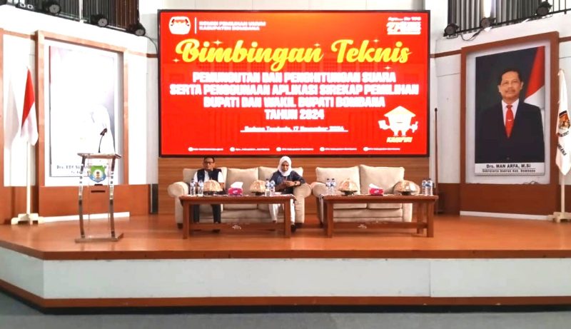 Ketua KPU Bombana, Hasdin Nompo (Kiri) dan Komisioner KPU Bombana Desy Arisandi