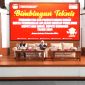 Ketua KPU Bombana, Hasdin Nompo (Kiri) dan Komisioner KPU Bombana Desy Arisandi