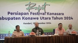 H. Ruksamin memimpin rapat persiapan Festival Konasara yang akan diselenggarakan dalam rangka menyambut Hari Ulang Tahun (HUT) ke-18 Kabupaten Konawe Utara.