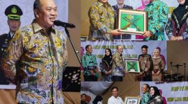 Bupati Konawe Utara, Ruksamin menyerahkan Cinderamata Kepada AKBP Priyo Utomo, dan menyambut AKBP Rico Fernando, pada Serah Terima Jabatan (Sertijab) Kapolres Konawe Utara (Konut) pada Kamis (9/1/2024).