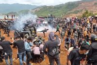 Dinilai merugikan masyarakat, dampak Kerusuhan, Masyarakat Vs Pengamanan di lokasi PT Tristaco Mineral Makmur (TMM) Konawe Utara.