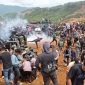 Dinilai merugikan masyarakat, dampak Kerusuhan, Masyarakat Vs Pengamanan di lokasi PT Tristaco Mineral Makmur (TMM) Konawe Utara.
