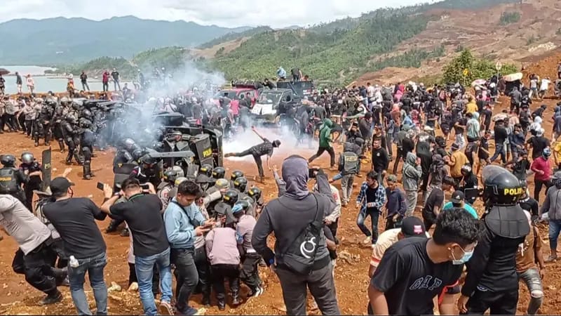 Dinilai merugikan masyarakat, dampak Kerusuhan, Masyarakat Vs Pengamanan di lokasi PT Tristaco Mineral Makmur (TMM) Konawe Utara.