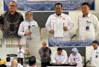 Ketua Kadin Sulawesi Tenggara (Sultra), Anton Timbang, dan Kepala Bulog Sultra, Sitti Mardati Saing, menandatangani nota kesepahaman (MoU) di kantor Bulog Sultra. Senin, (20/01/2025).