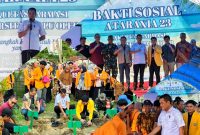 H. Abuhaera sambut Mahasiswa Fakultas Farmasi Universitas Halu Oleo (UHO) Kendari angkatan 2023, berlangsung di Lapangan Desa Taipa, Kecamatan Lembo, Kamis (23/1/2025).