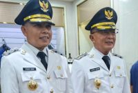 Yusran Akbar dan Syamsul Ibrahim sebagai Bupati dan Wakil Bupati Konawe terpilih periode 2025-2030, saat melakukan sesi pengukuran baju jelang pelantikan pada 10 Februari 2025.