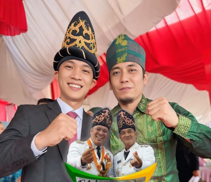 Bupati Konawe Utara terpilih Periode 2025-2023, H. Ikbar, S.H., M.H, Bersama Kepala Bidang (Kabid) Komunikasi Publik, Ardin Sito. A, S.Si., M.Si., (Kiri Batik Hijau) saat perayaan HUT Konut ke-18 Tahun.