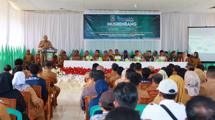 Bupati Konawe Utara, H. Ruksamin imbau Kepala Desa optimalkan Ketahanan Pangan melalui Dana Desa di momen musrembang RKPD 2026. Senin, (10/02/2025).