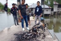 Kendaraan roda dua milik darius untuk kedua kalinya dibakar OTK hingga saat ini belum terungkap.