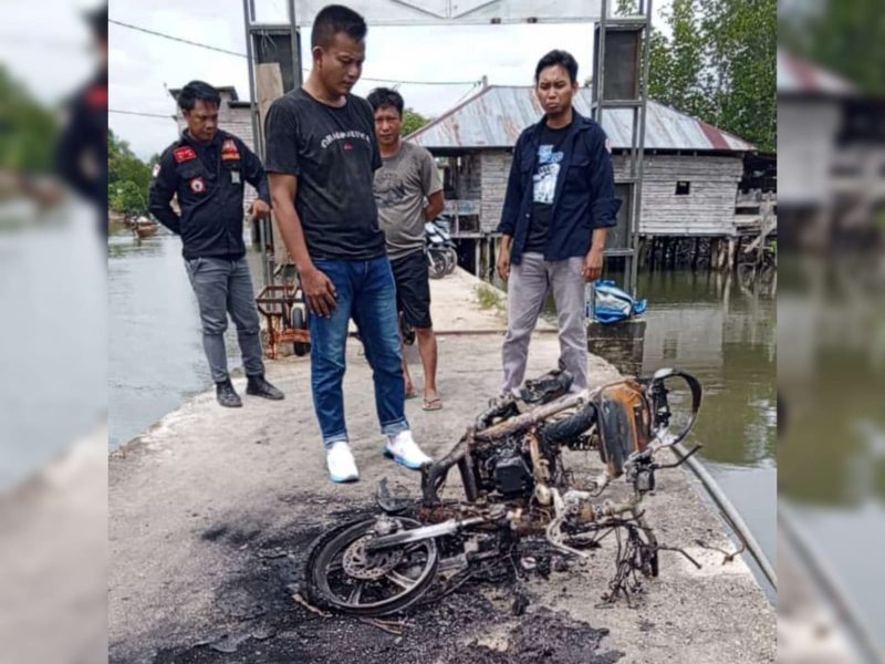 Kendaraan roda dua milik darius untuk kedua kalinya dibakar OTK hingga saat ini belum terungkap.