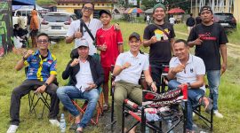 Bupati terpilih Konawe Utara, H. Ikbar, S.H., M.H., dalam ajang LAST LAP I CUP SEASON I 2025 memberikan semangat Tim balap 89 Konasara Racing Team dari Konawe Utara. Sirkuit Terminal Baruga. Kamis, (01/02/2025).