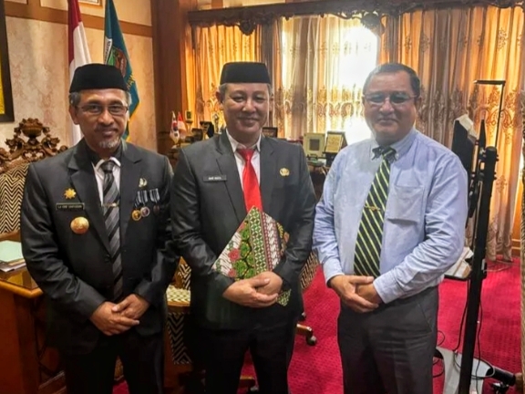Amir Mahmud Moita resmi sebagai Pelaksana Tugas (Plt) Kepala Dinas Pemberdayaan Masyarakat Desa (PMD) Konawe Utara.
