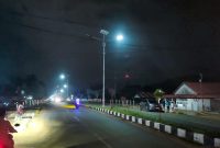 Sejumlah PJUTS dibeberapa titik kompleks perkantoran Kelurahan Wanggudu, Kecamatan Asera, Kabupaten Konawe Utara (Konut), dibiarkan mati. Senin, (10/02/2025).