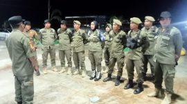 Anggota Satuan Polisi Pamong Praja (Satpol PP) Kabupaten Konawe Utara (Konut) saat melakukakan pengamanan Tahun Baru 2025.