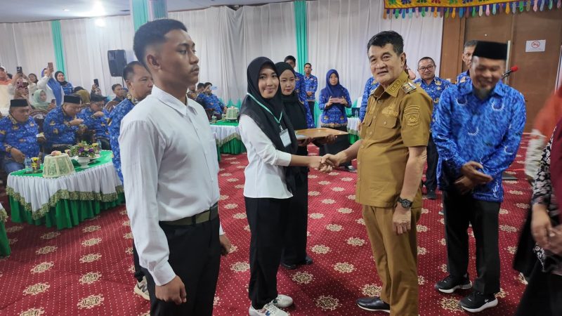 Wakil Bupati Konawe Utara, H. Abuhaera membuka Sosialisasi Penerimaan Mahasiswa Baru Politeknik Kelautan dan Perikanan (KP) Tahun Akademik 2025/2026, Selasa (17/6/2025), di Aula Anawai Ngguluri, Kantor Bupati Konut.