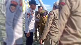 Aksi percobaan bunuh diri yang dilakukan oleh seorang wanita bercadar bersama anak laki-lakinya. Aksi tersebut terekam kamera warga dan videonya telah menyebar luas di media sosial, Kamis (05/06/2025).