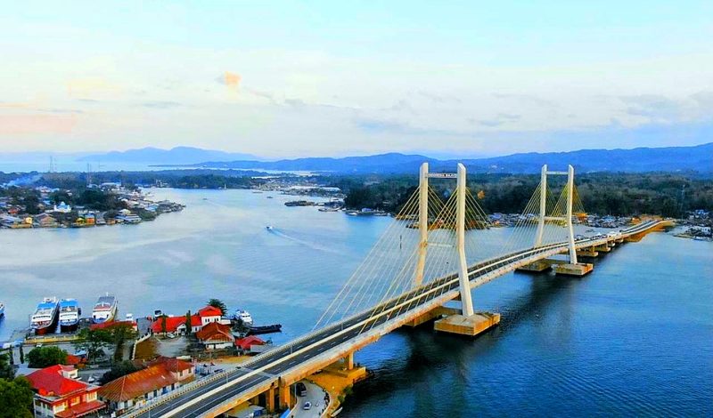 Jembatan Teluk Kendari, atau yang dikenal pula sebagai Jembatan Bahteramas.