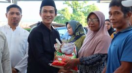 Ketua DPW PBB Sultra, H. Ikbar, S.H., M.H., menyerahkan Paket Qurban Idul Adha 1446 Hijriah di Konawe Utara.