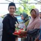 Ketua DPW PBB Sultra, H. Ikbar, S.H., M.H., menyerahkan Paket Qurban Idul Adha 1446 Hijriah di Konawe Utara.