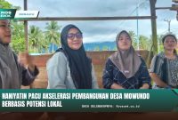 Kepala Desa Mowundo, Naniyatin, S.Pd., bersama Aparatur Desa menceritakan progres pembangunan berbasis potensi lokal dan partisipasi masyarakat, Jum'at (20/06/2025).